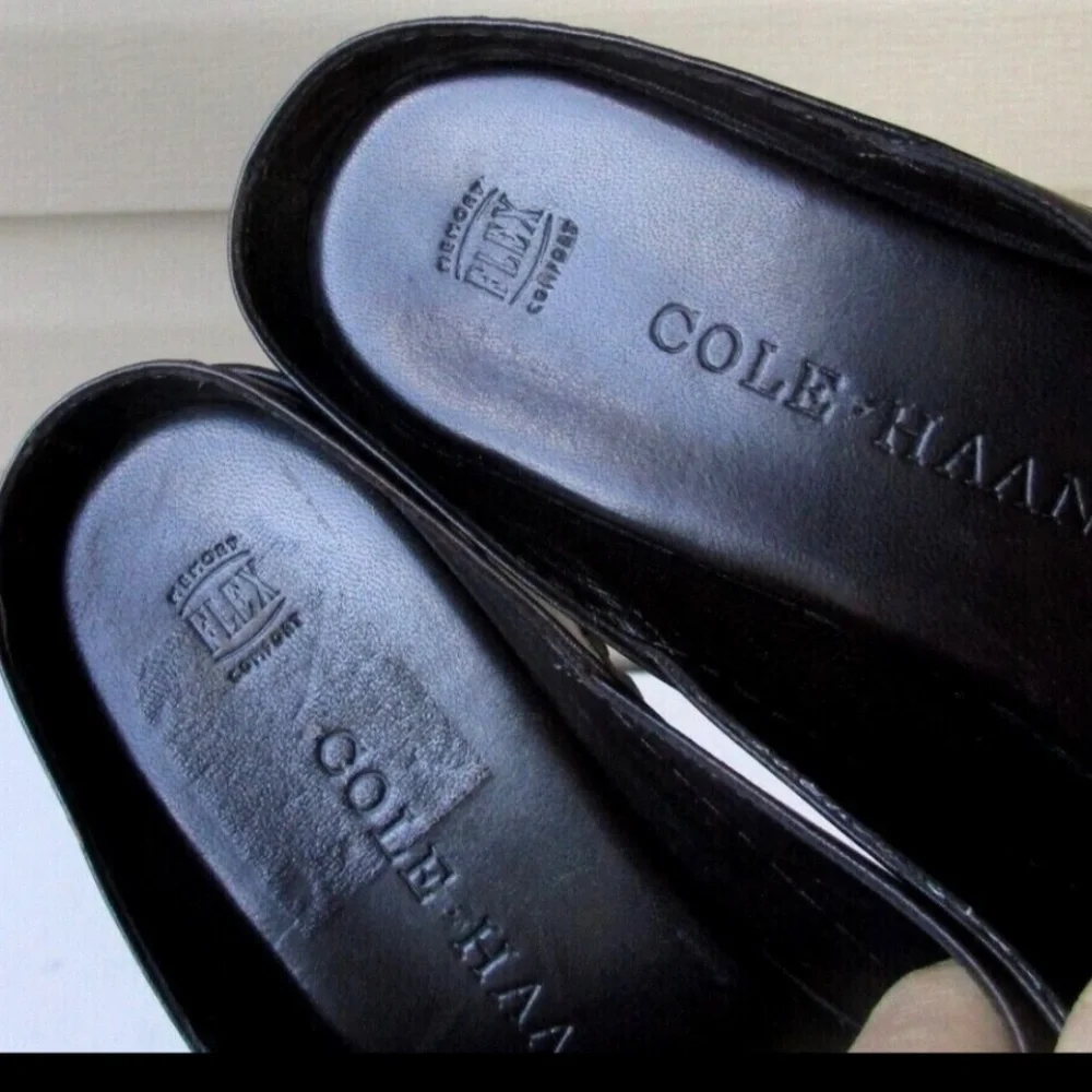 Cole Haan • (9.5) Black Leather Slide Sandals